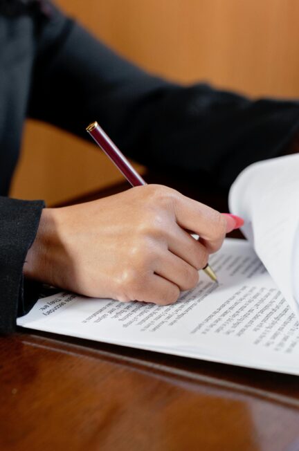 Sprawy rodzinne w sądzie - kiedy warto skorzystać z pomocy prawnika